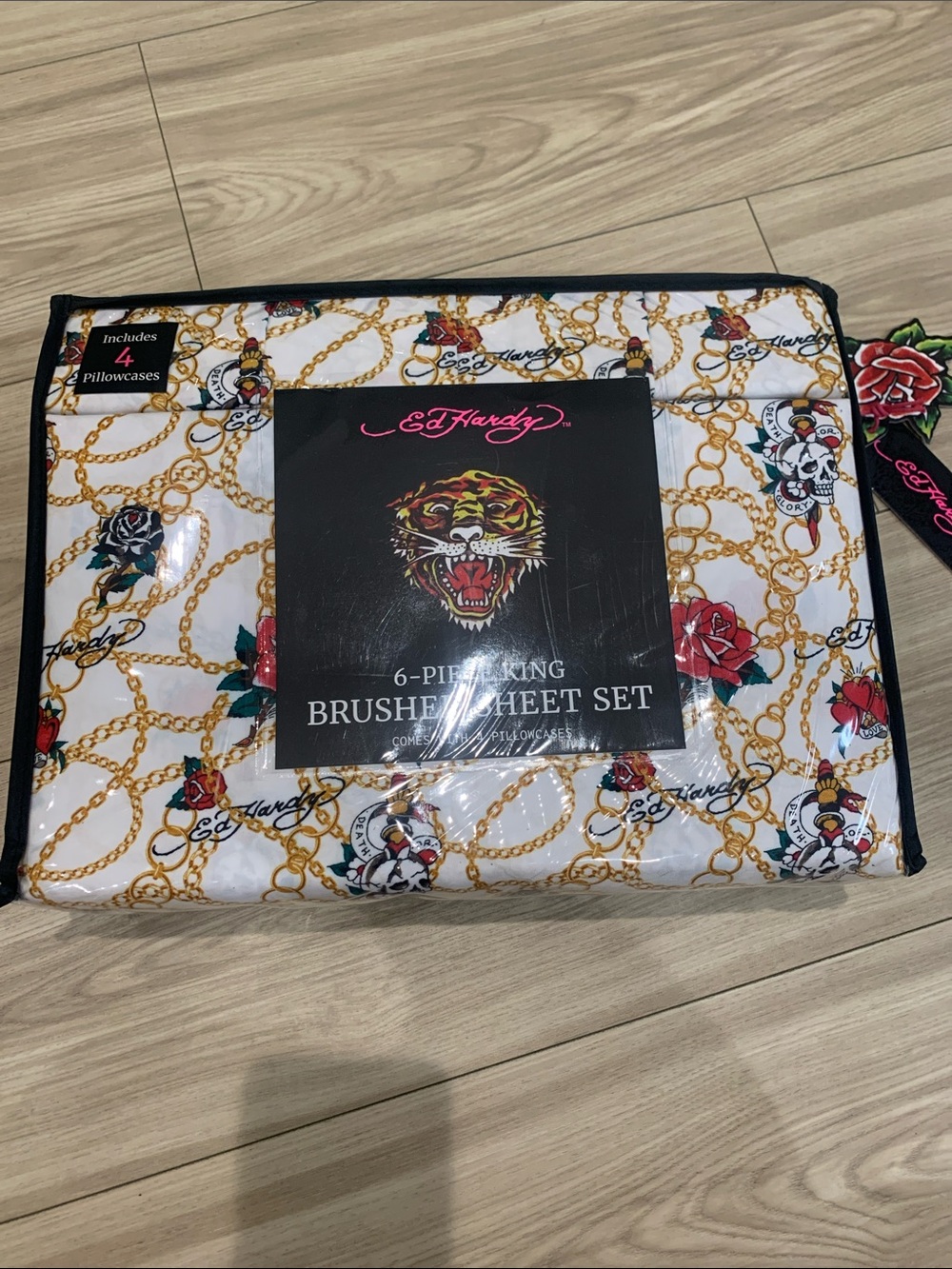 Ed Hardy KING sized White Sheet Set with Red Roses & Gold Chain Motif